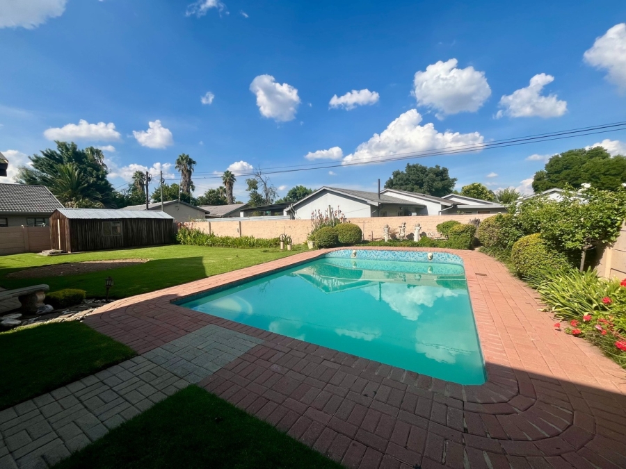 3 Bedroom Property for Sale in Flamwood North West